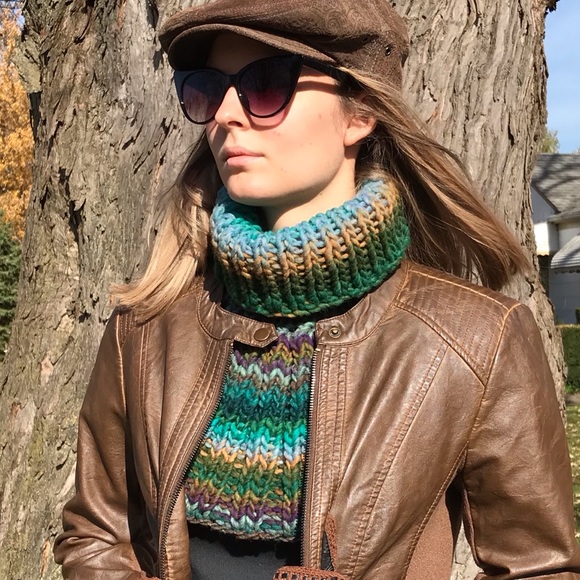 Handmade Turtleneck Infinity Style Caplet Shrug Shawl Scarf (K48-15H) - Picture 4 of 7